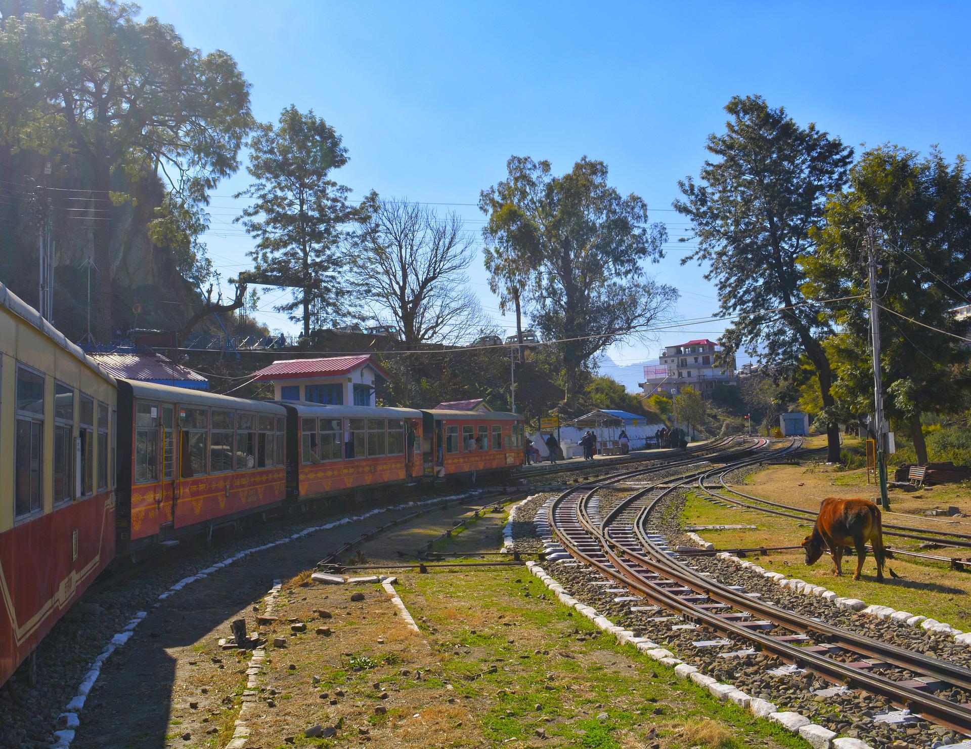 train-5191141_1920